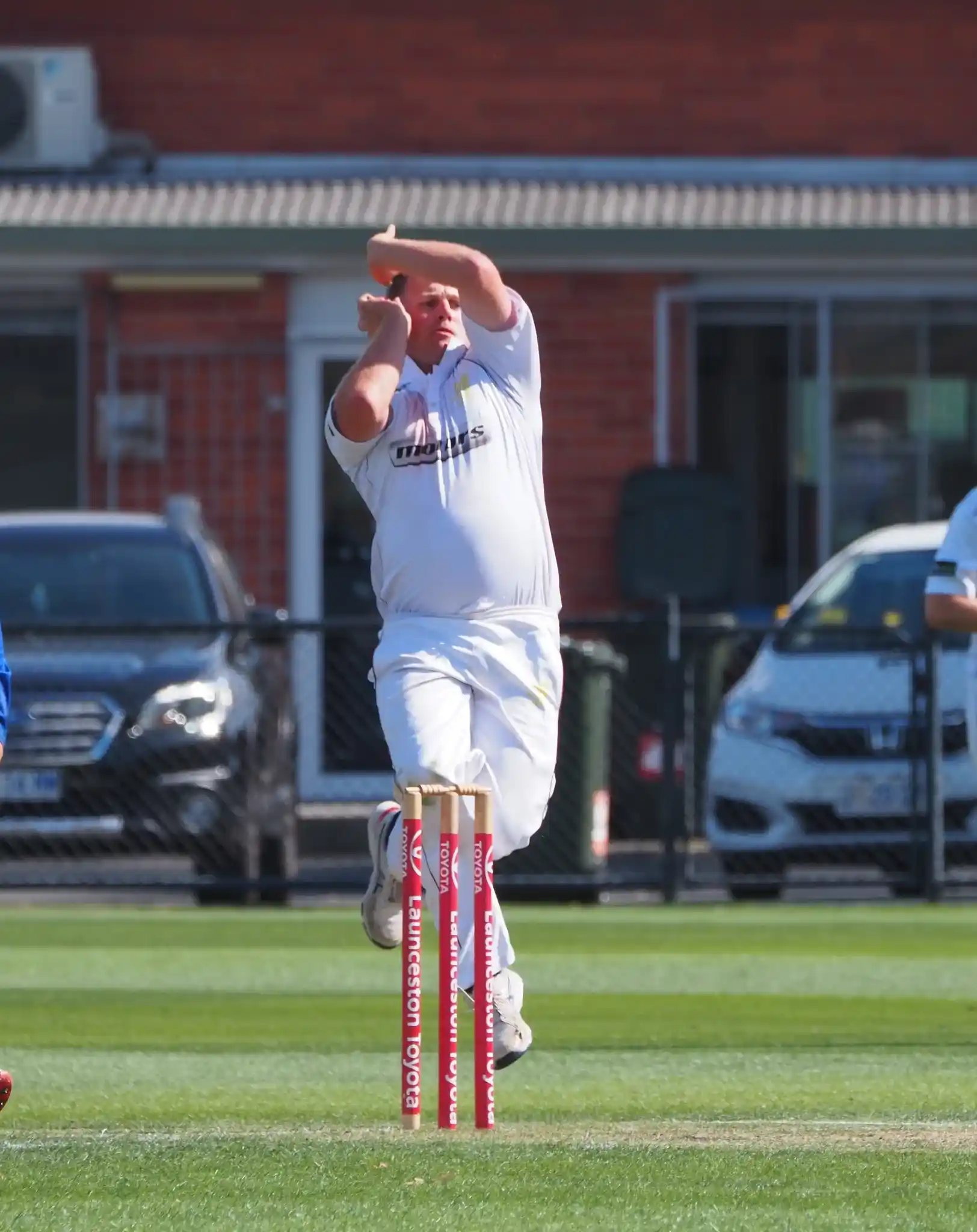 playing cricket mens 8